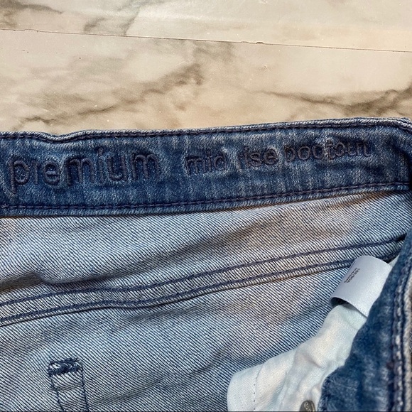 GAP Mid Rise Straight Leg Jeans Size 14 Medium Wash Stretch Denim Classic Fit - Picture 4 of 7